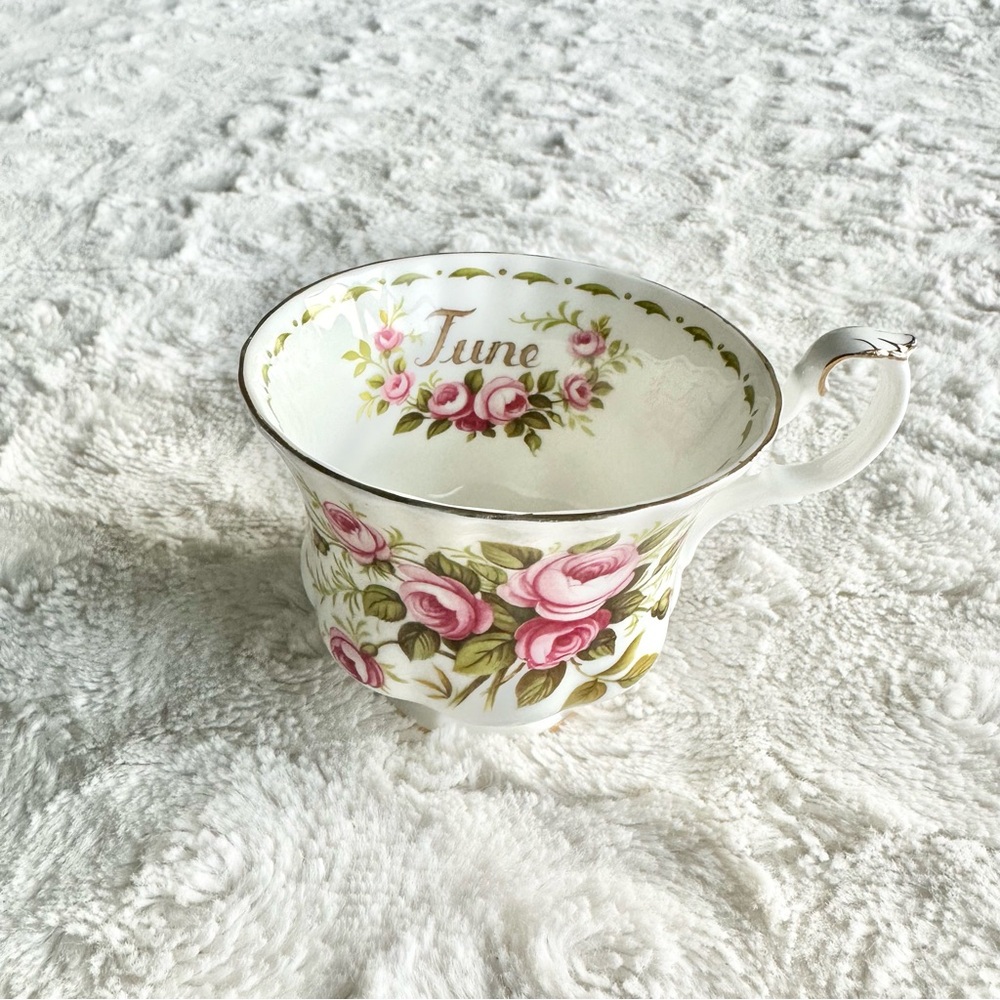 Vintage Royal Albert Teacup Flower of the Month June Roses Floral Leaf 1970 READ